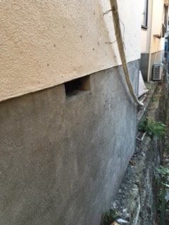 床下換気口穴